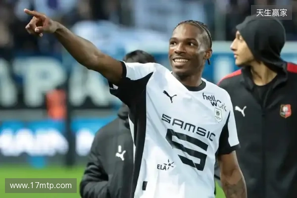 记者：雅凯已同意加盟切尔西，并告知雷恩希望在冬窗离队